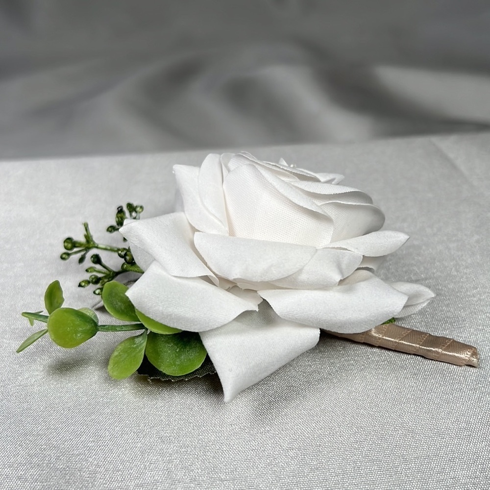 New Ivory Silk Rose Boutonniere with Pin - NEW - Picture 2 of 5